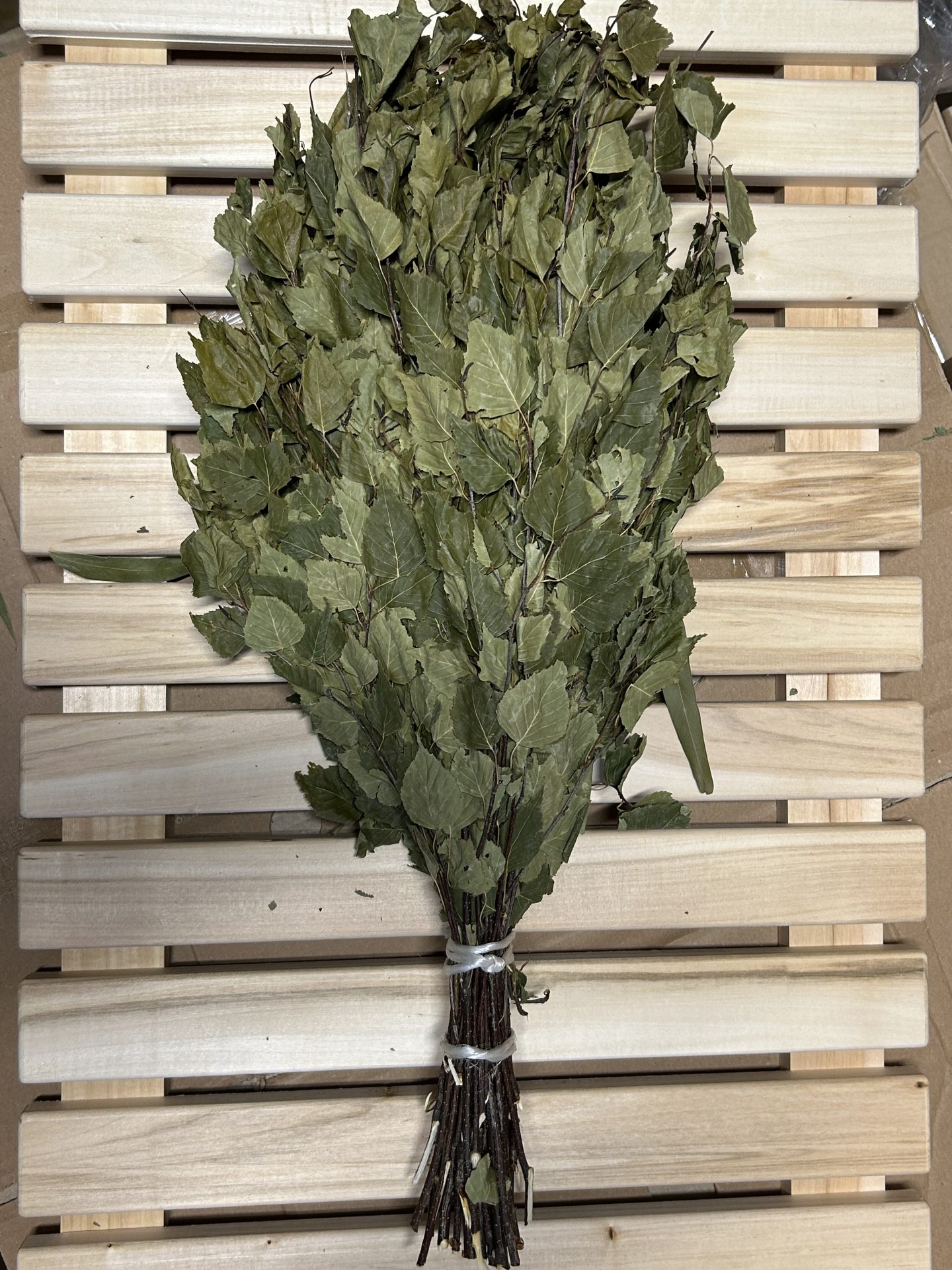 d3b9a5_03f424facd2e461b807b476ea20c2e6bmv2-scaled-1.jpg Birch sauna whisk Premium - Image 1