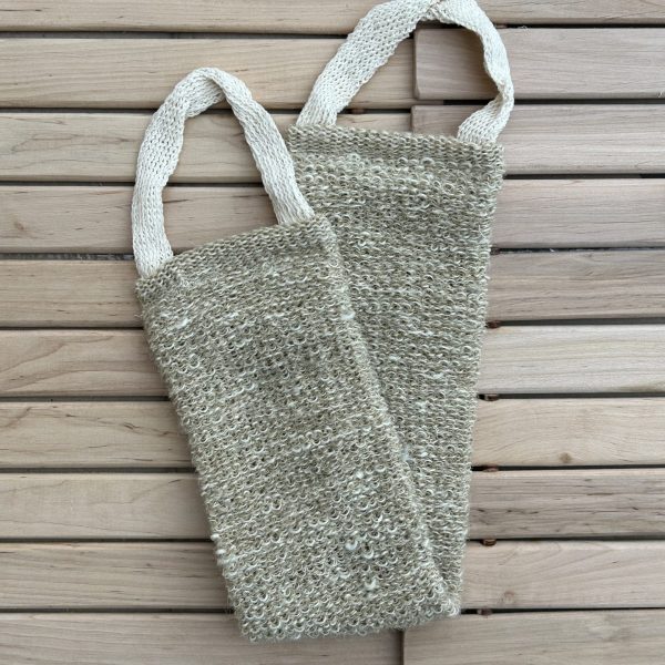 Body wash strap with hibiscus