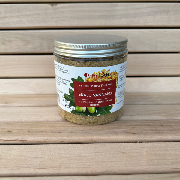 Sea salt foot bath with mustard and oak extract